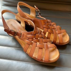 BareTraps 7.5 Danya Sandals